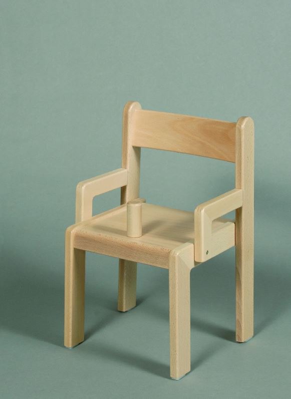 Stapelstuhl Simeon mit Armlehne + Knoppel