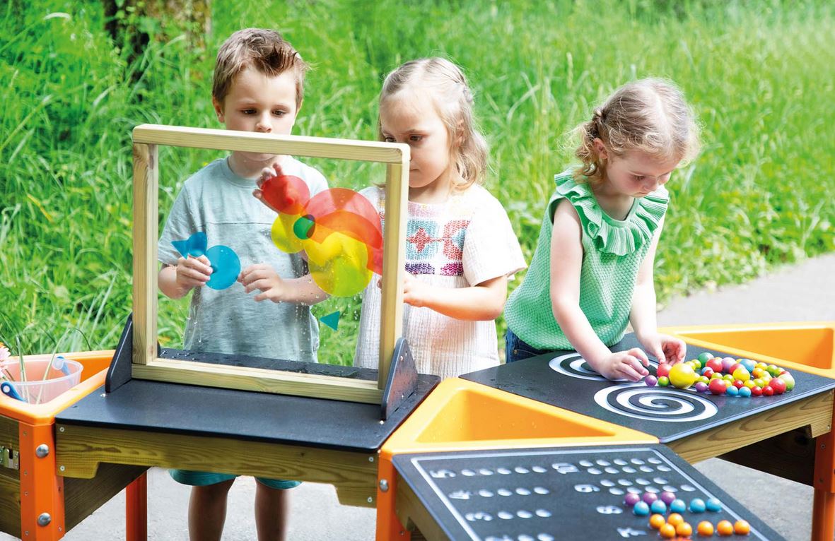  Activity Table Spielboard mit Aufsatz „Malrahmen“